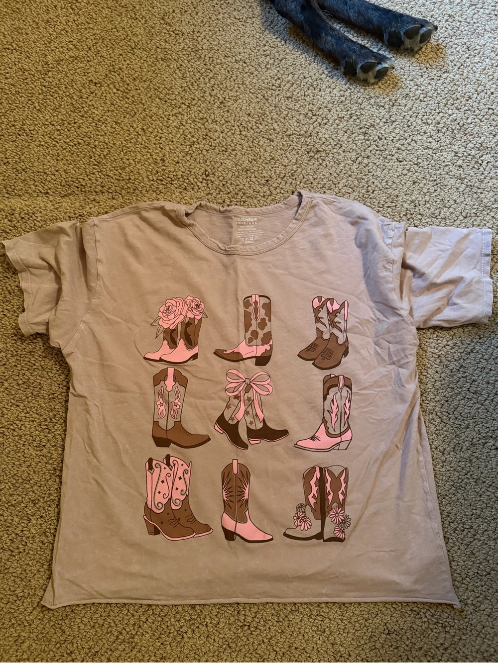 Bundle of graphic tees!
